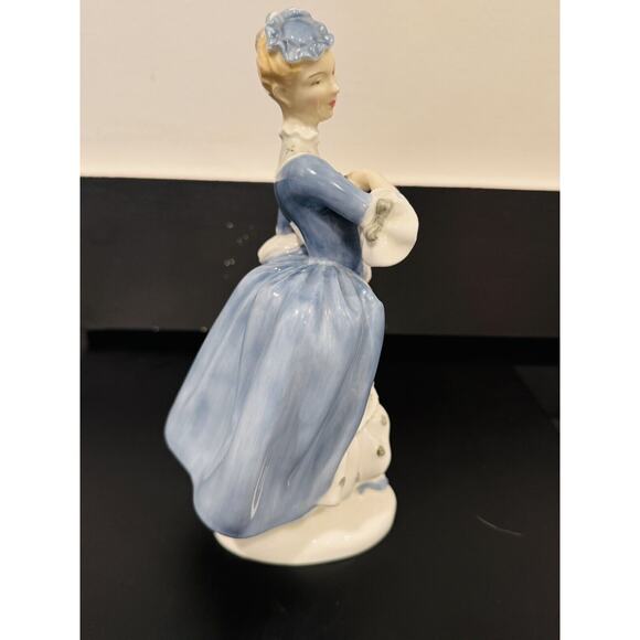 Royal Doulton “Masquerade” HN2251 Bone China Figurine - Picture 5 of 7